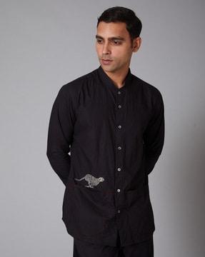 embroidered regular fit shirt with slip pockets