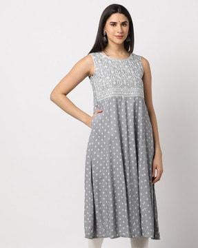 embroidered round-neck a-line kurta