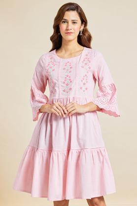 embroidered round neck cotton slub women's midi dress - pink