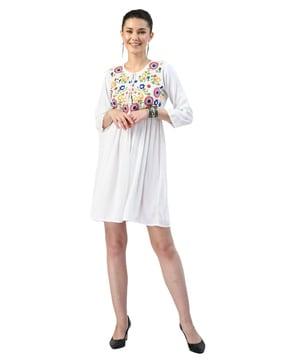 embroidered round-neck fitted tunic