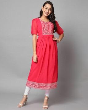 embroidered round-neck flared kurta