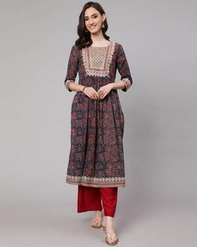 embroidered round-neck flared kurta