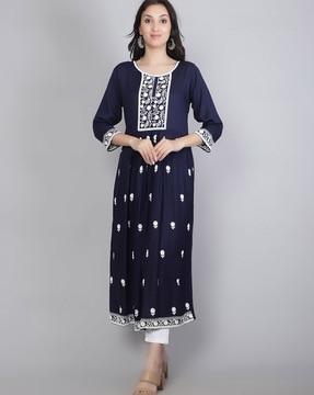 embroidered round-neck flared kurta