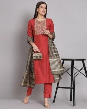 embroidered round-neck kurta set withdupatta