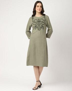 embroidered round-neck shift dress