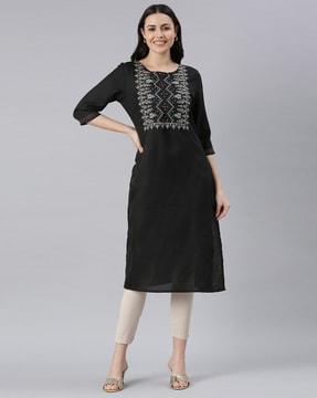 embroidered round-neck straight kurta