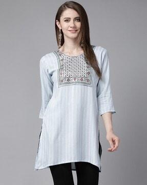 embroidered round-neck straight kurta