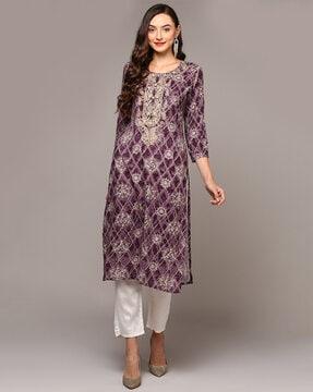 embroidered round-neck straight kurta