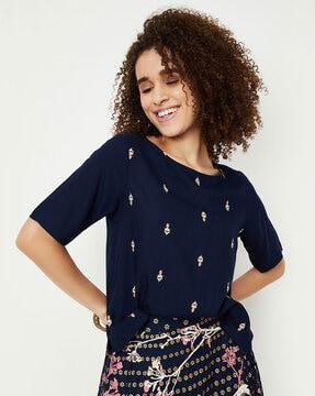 embroidered round-neck top with short sleeves