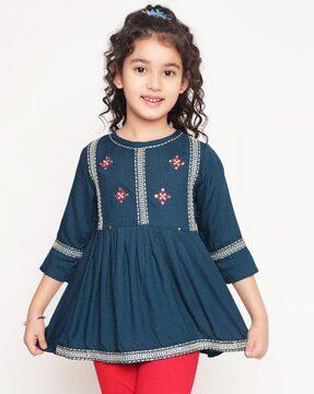 embroidered round-neck tunic