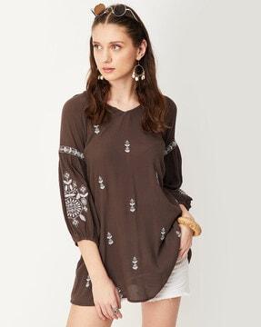 embroidered round-neck tunic