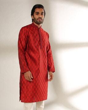 embroidered slim fit kurta with slip pockets