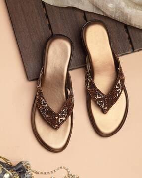 embroidered slip-on sandals with open toes shape