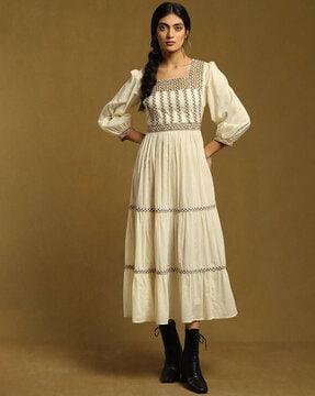 embroidered square-neck tiered dress