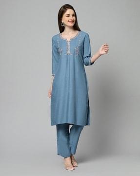 embroidered straight kurta with bracelet sleeves