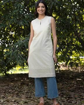 embroidered straight kurta with insert pockets