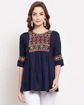 embroidered straight tunic with 3/4th sleeve