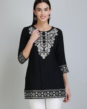 embroidered top with 3/4th sleeves