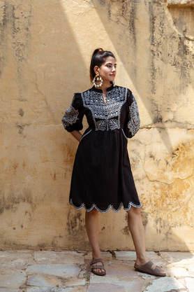 embroidered v-neck cotton women's dress - black