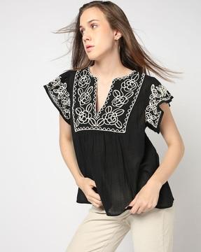 embroidered v-neck short sleeves crop top