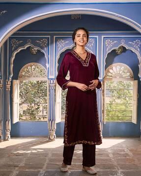 embroidered v-neck straight kurta