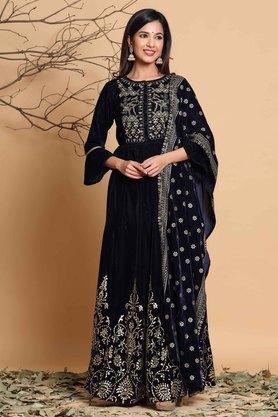 embroidered velvet boat neck women's lehenga choli set - navy