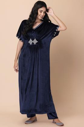 embroidered velvet v neck women's kurta - blue