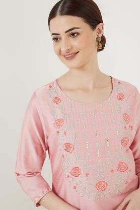 embroidered viscose blend round neck women's kurta - peach