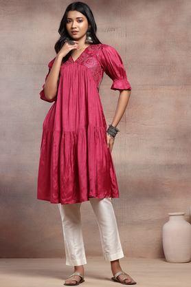 embroidered viscose v-neck women's casual wear kurta - pink