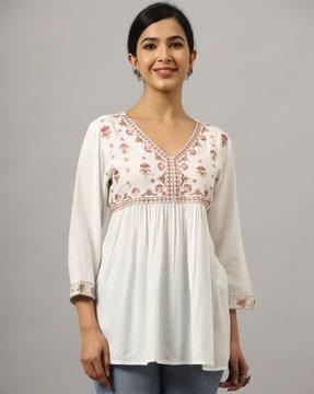 embroidery v-neck flared top