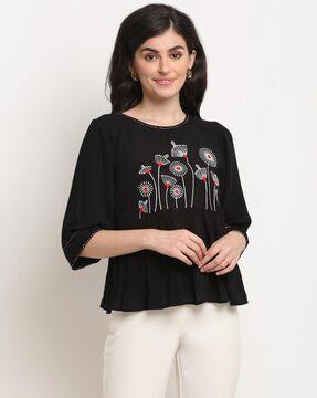 embroidery round-neck top