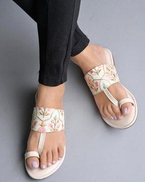 embroidery toe-ring flat sandals