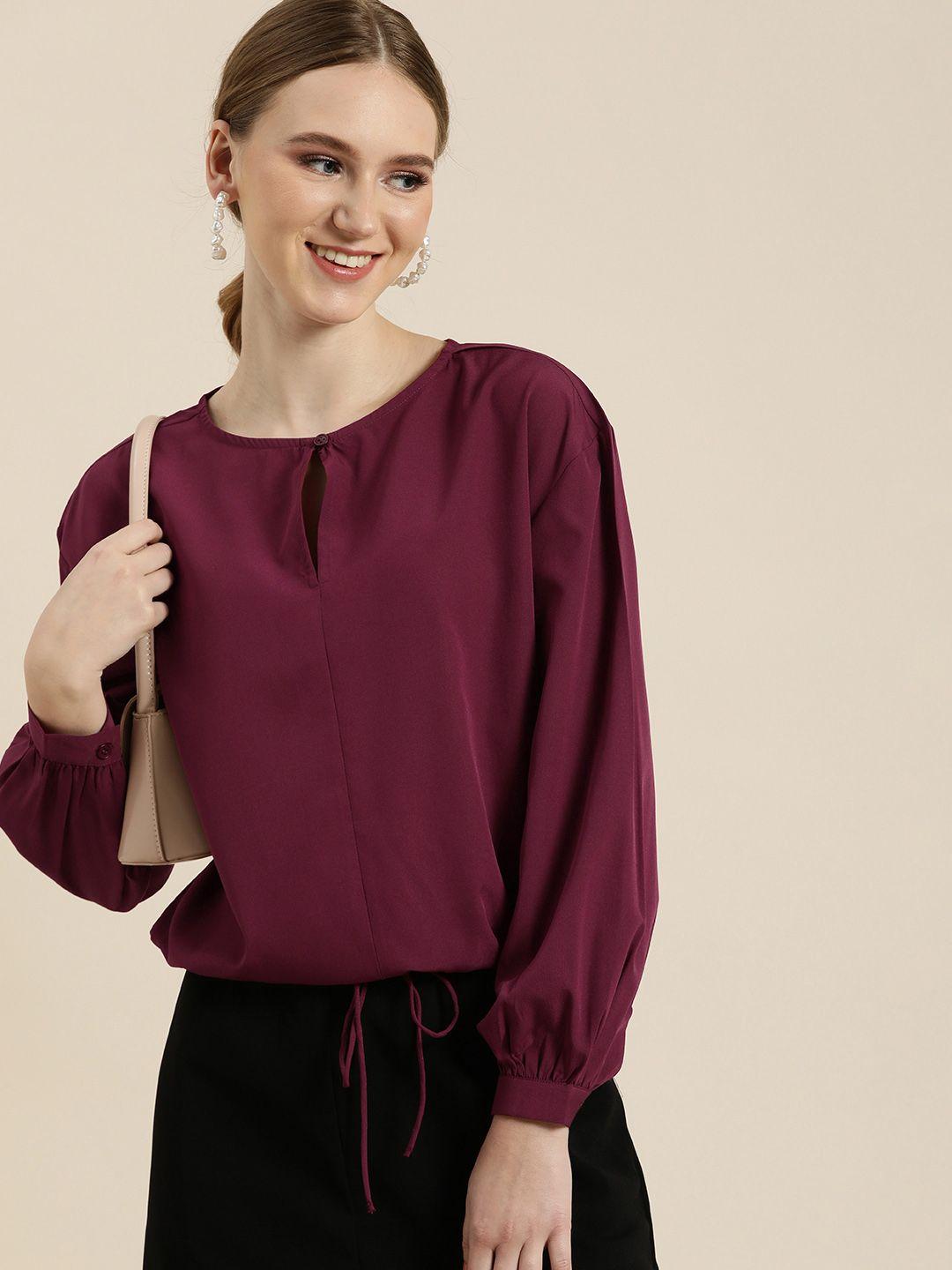 encore by invictus keyhole neck top