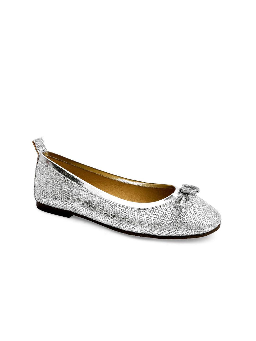 eske women silver-toned textured leather party ballerinas with bows