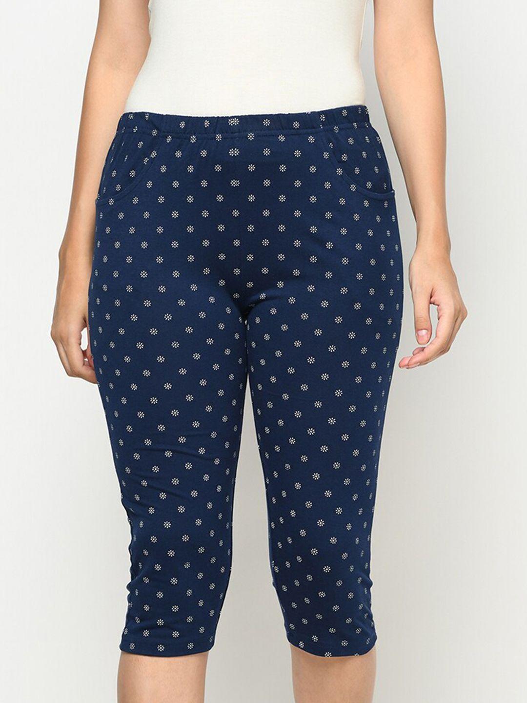 espresso women navy blue & white printed pure cotton regular fit capris