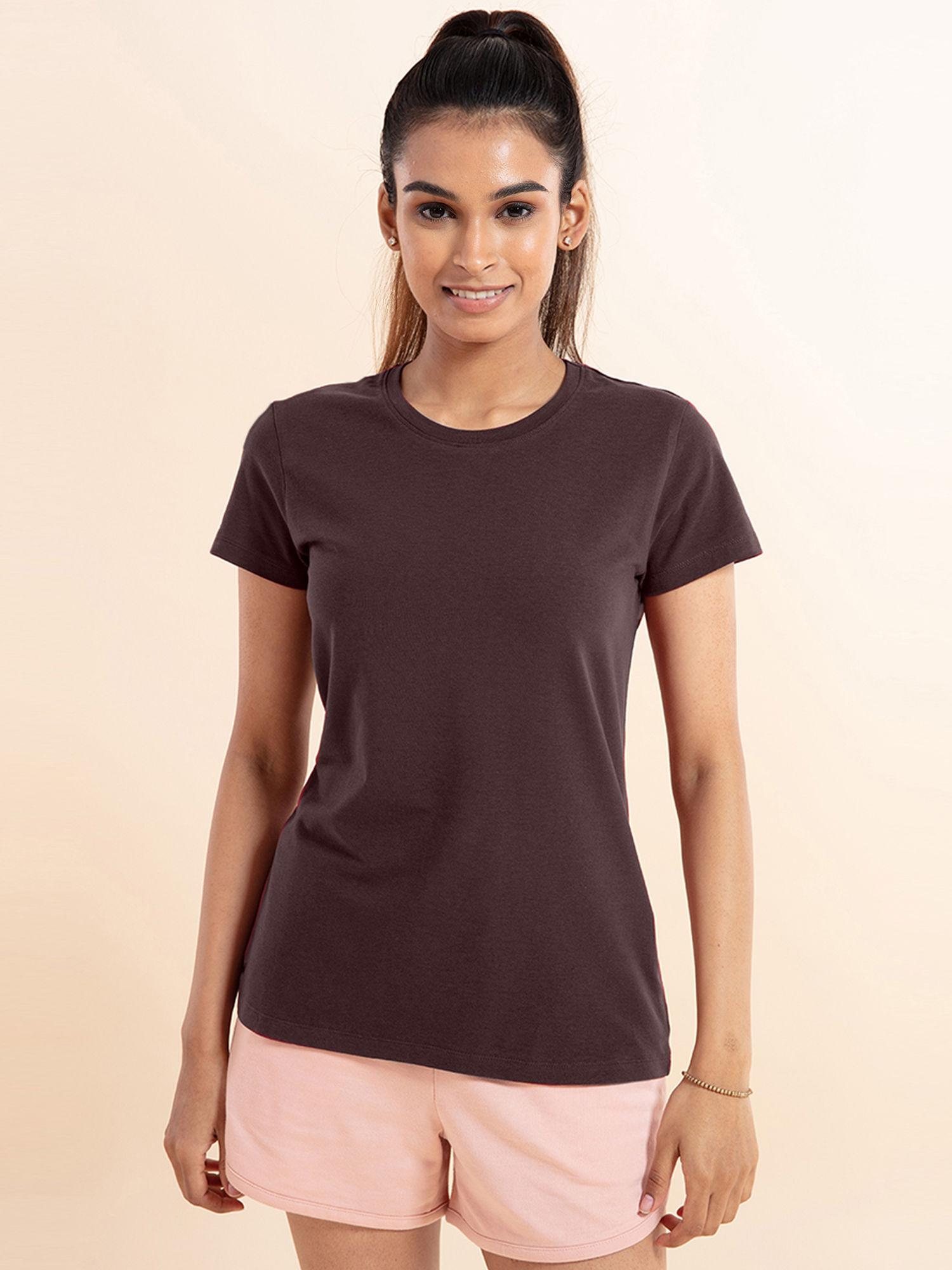 essential stretch cotton tee in relaxed fit , nykd all day-nyle216 - decadent chocolate