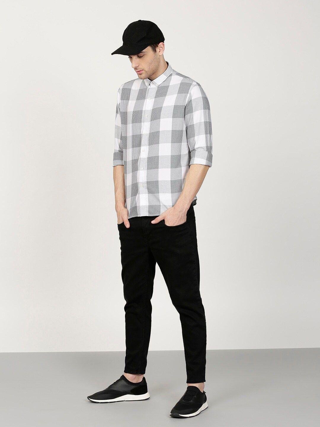 ether men white & black regular fit checked casual shirt