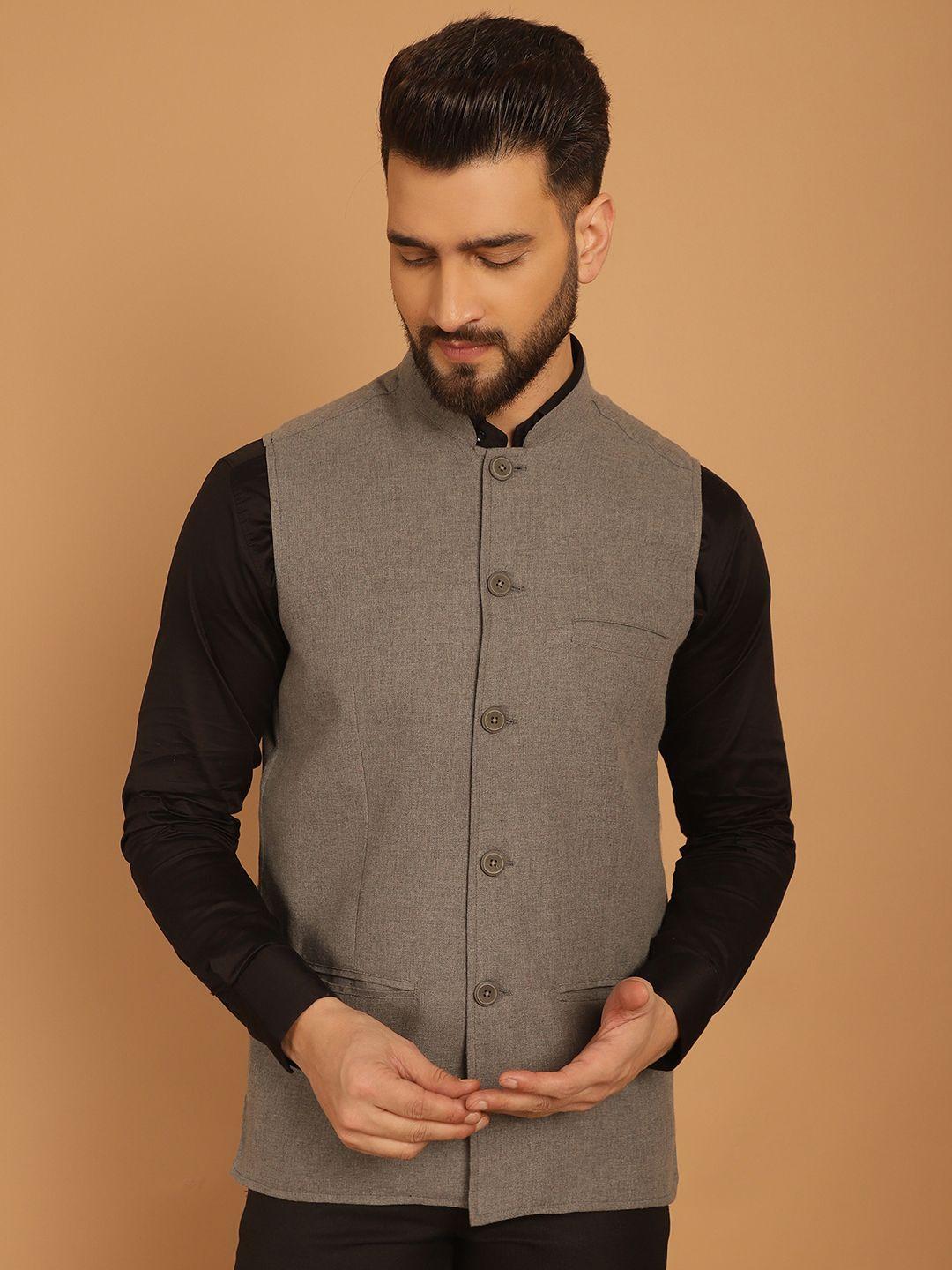 even mandarin collar sleeveless nehru jacket