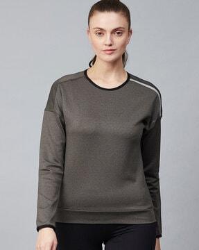 extended sleeves sweatshirt