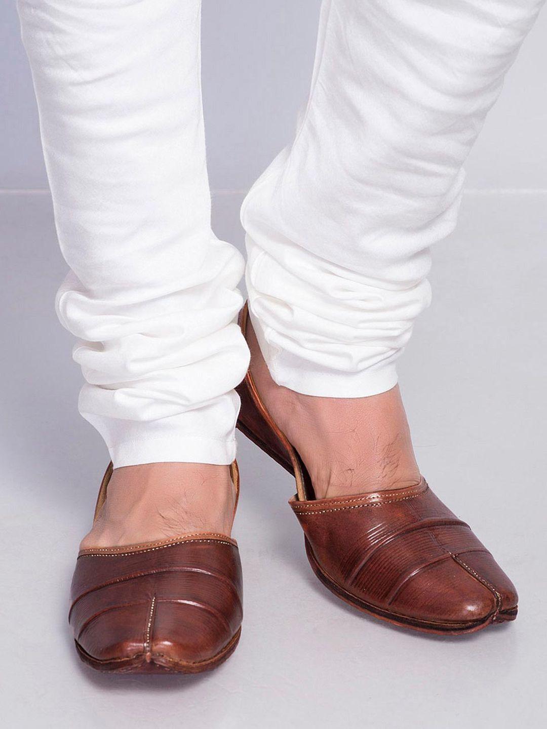 fabindia men textured round toe leather mojaris