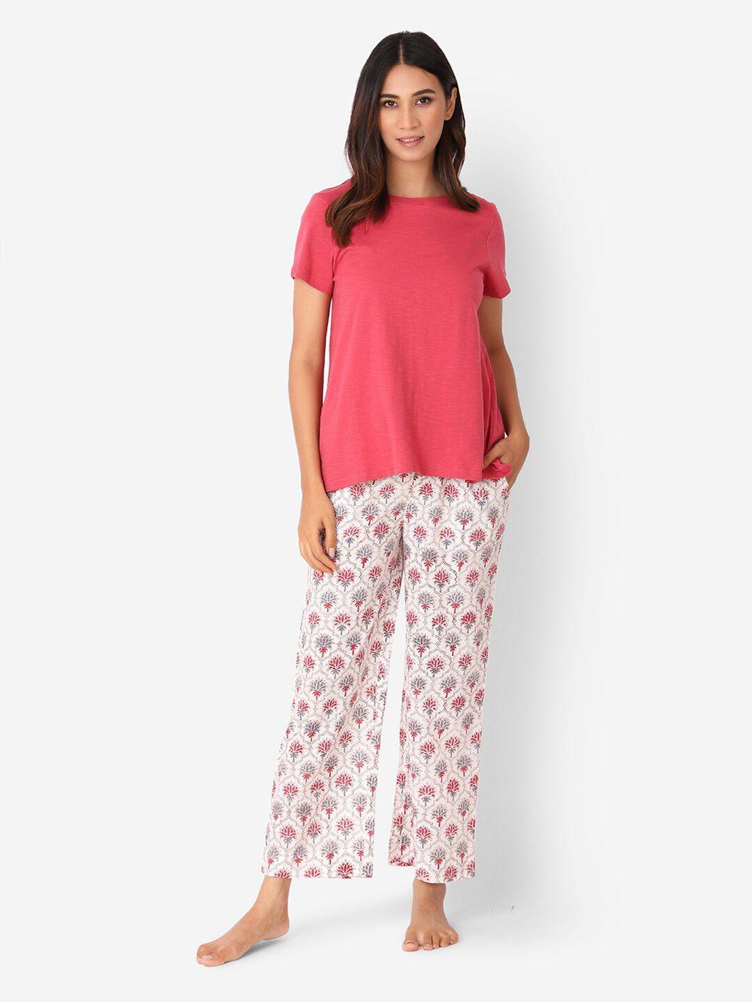 fabindia women coral pink & white t-shirt with pyjamas