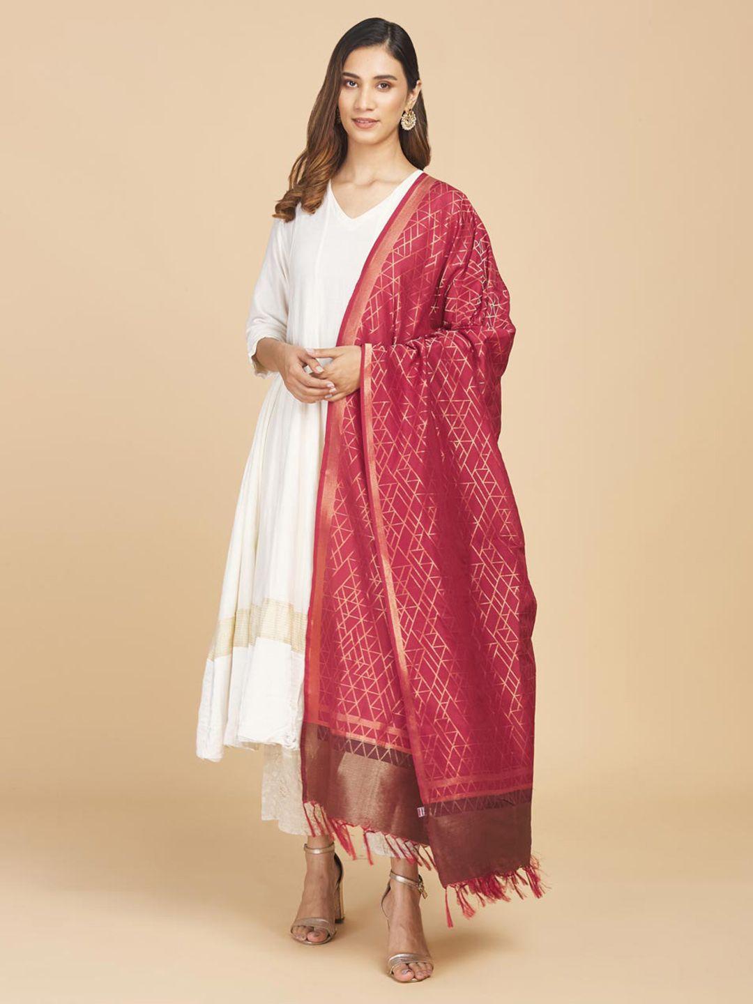 fabindia woven design dupatta with zari