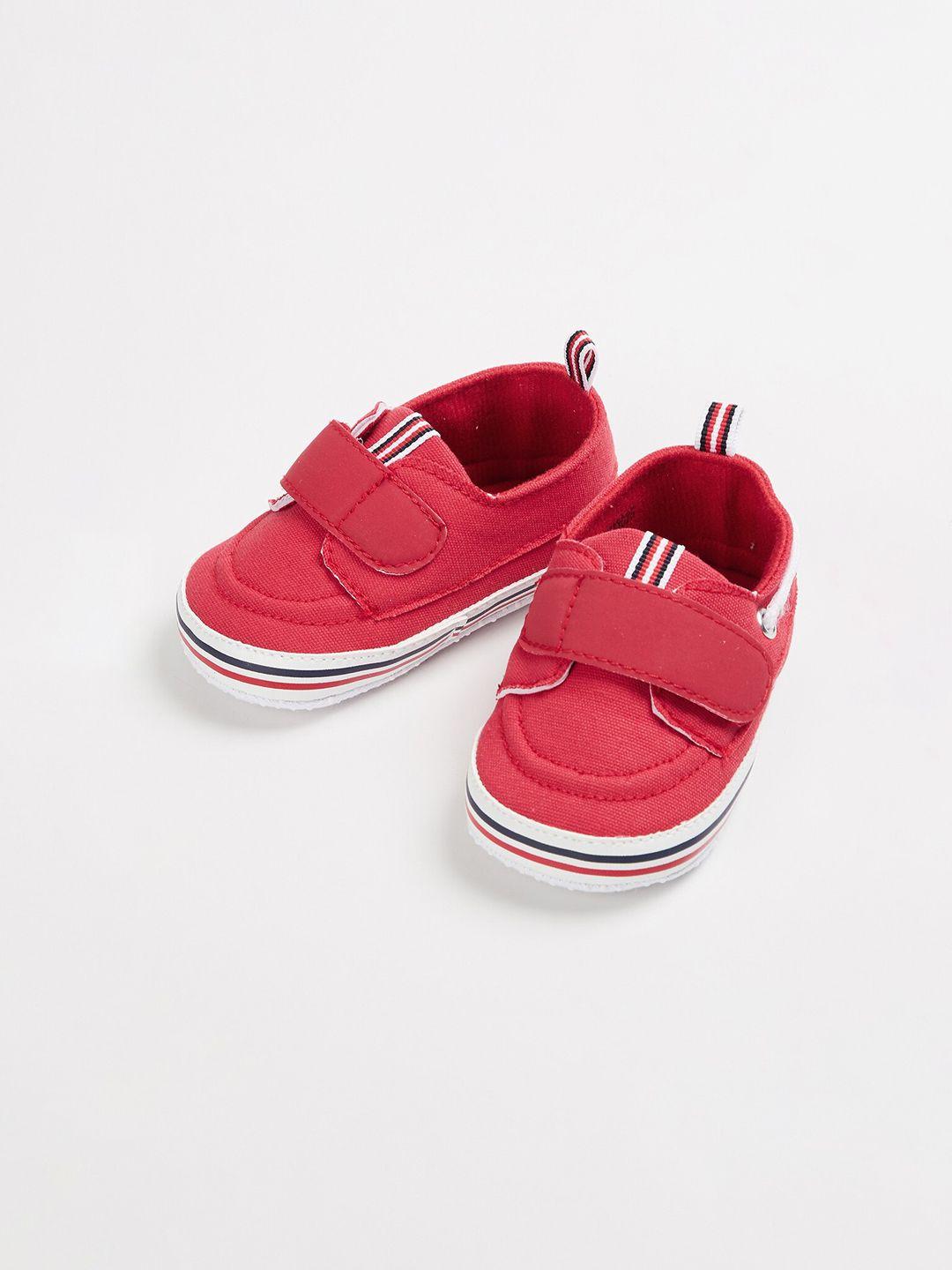 fame forever by lifestyle boys red solid sneakers