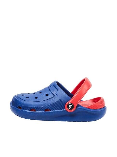 fame forever by lifestyle kids navy & red back strap clogs