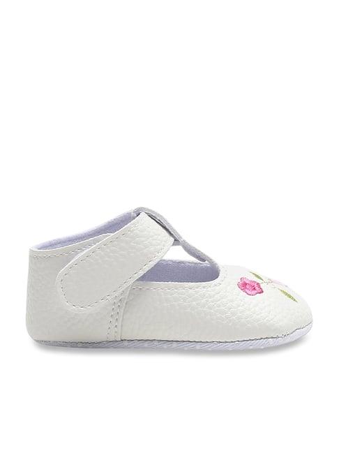 fame forever by lifestyle kids white embroidered velcro shoes