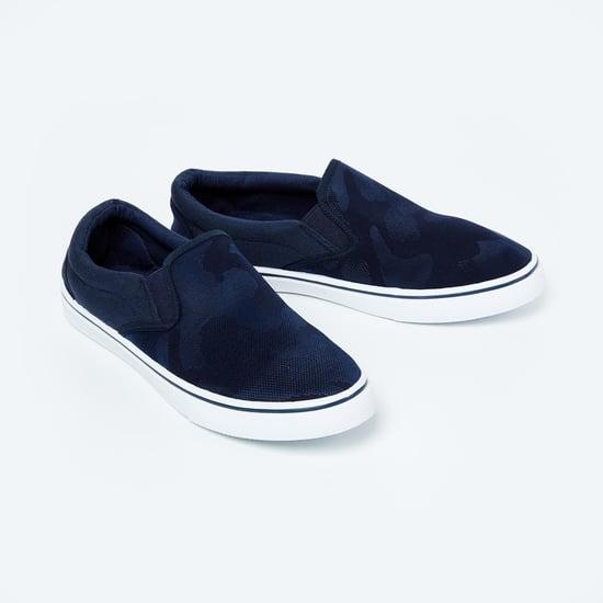 fame forever camouflage texture slip-on shoes