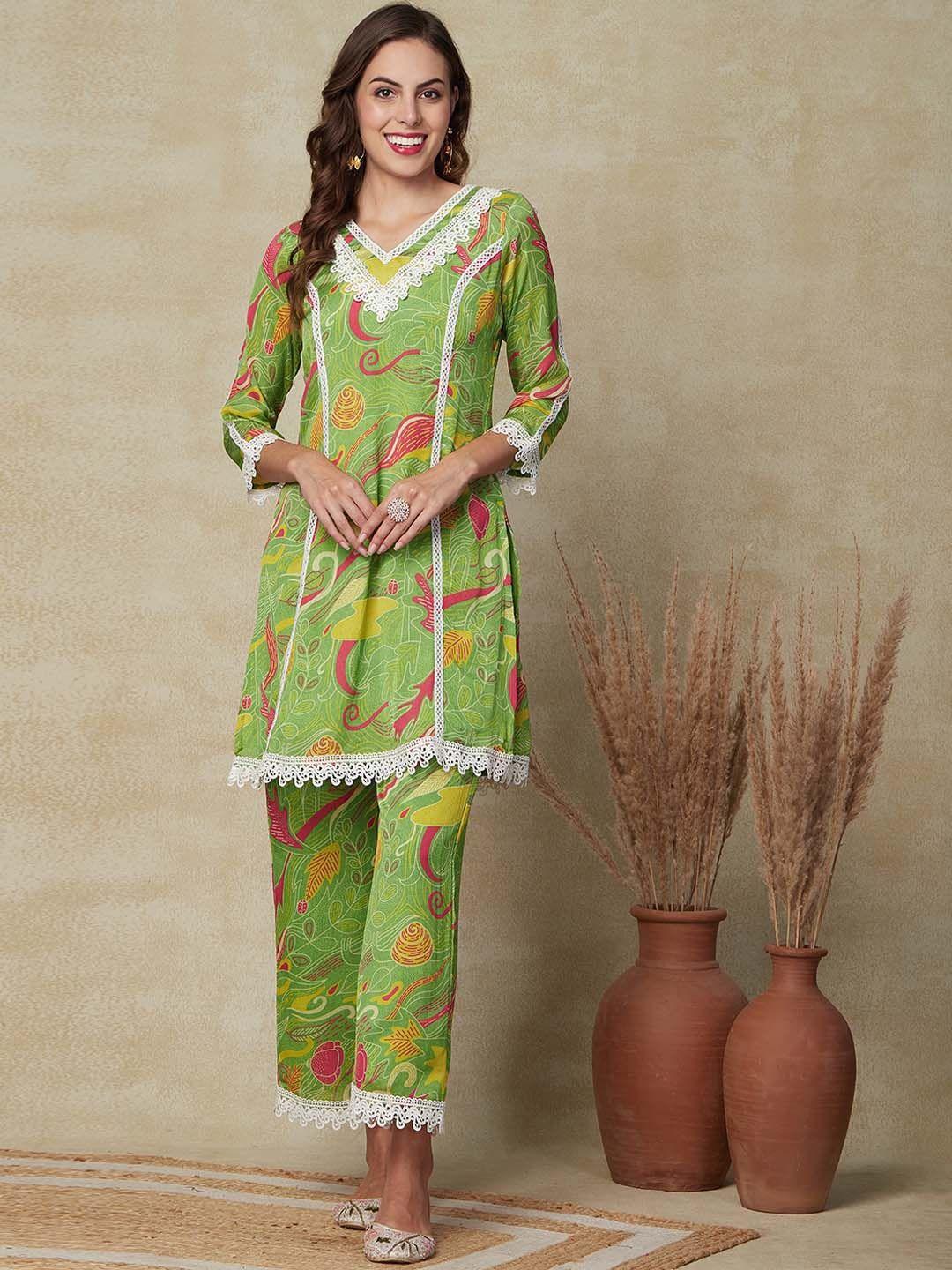 fashor women green floral printed panelled kurta with palazzos