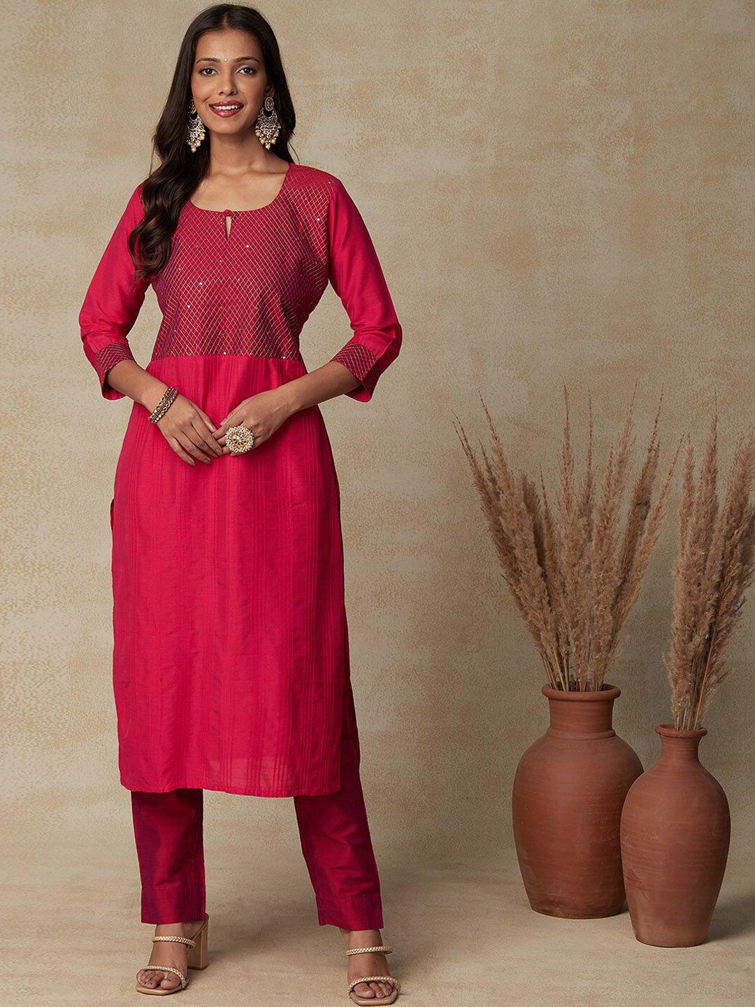 fashor women magenta yoke design regular thread work kurta with trousers