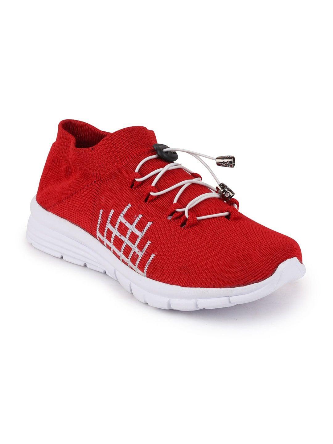 fausto men red solid running shoes