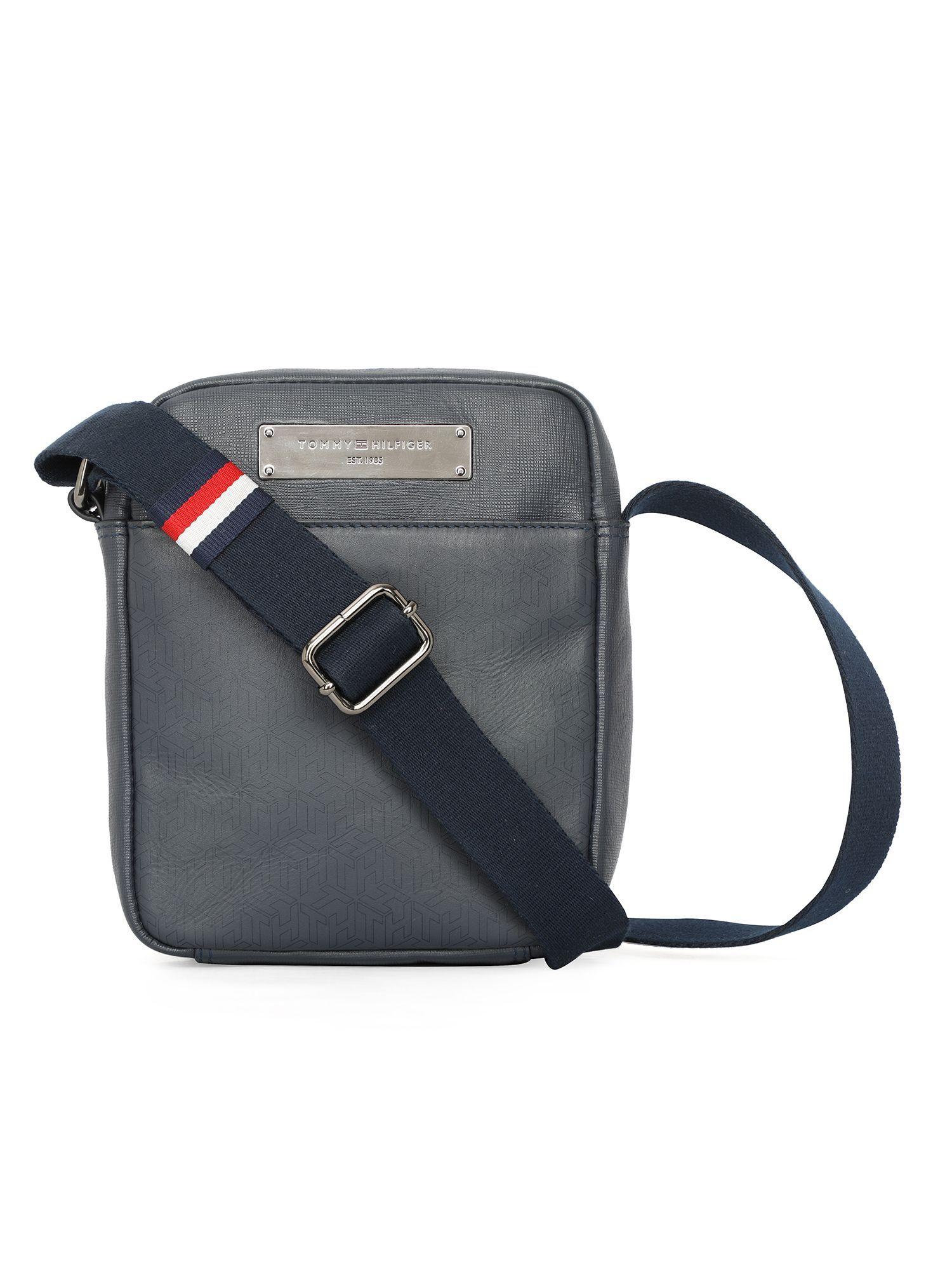 ferguson leather travelling crossbody bag solid navy (s)